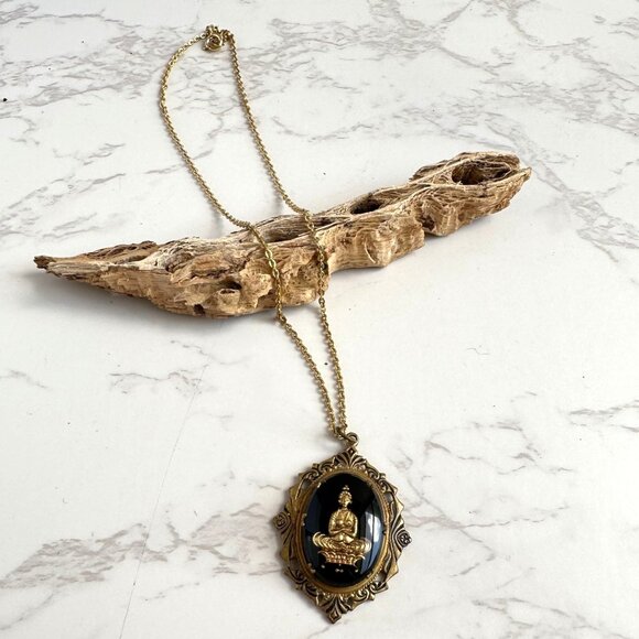 Vintage Intaglio Glass Guanyin Pendant Necklace Black & Gold Reverse Carved - Picture 2 of 7